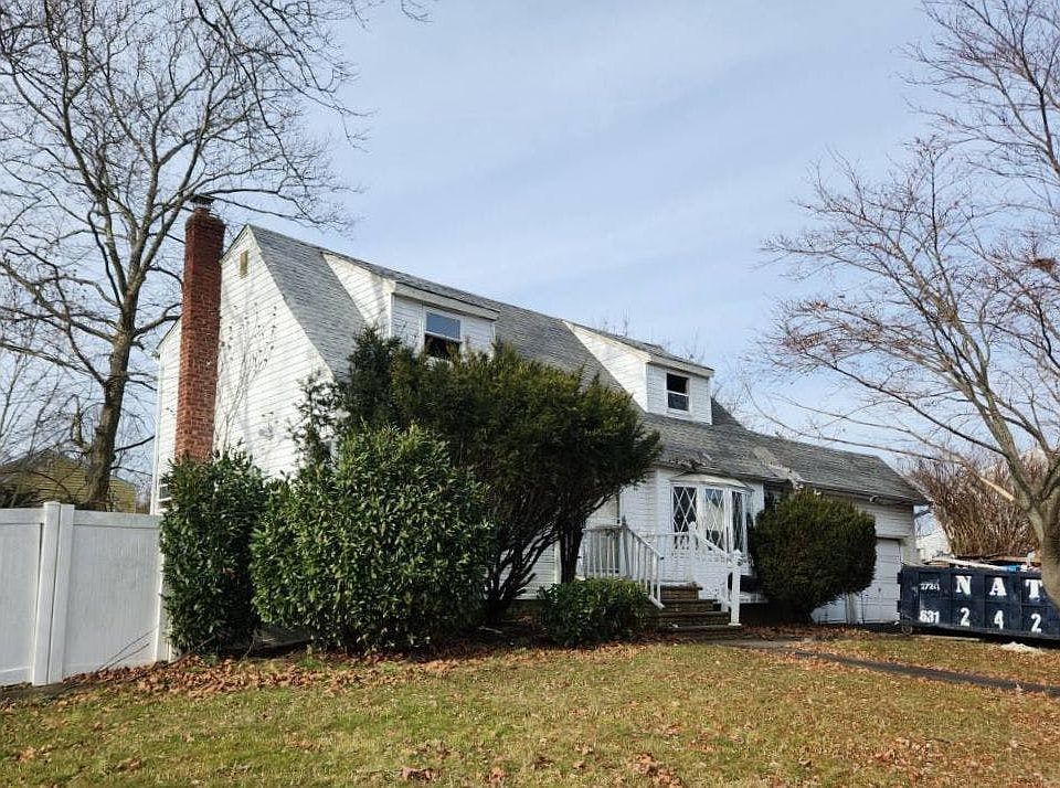 2nd image of 166 Jefferson Ave