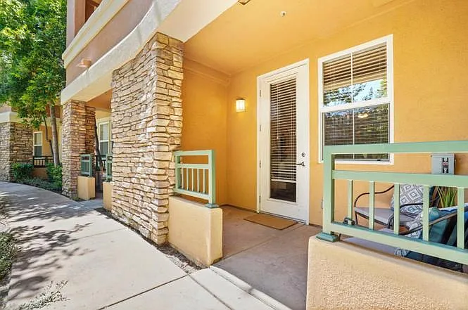 1 bed, 917 sqft, $2,950 — Photo 3
