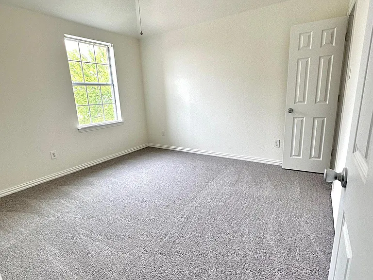 1820 Kittyhawk Dr — Photo 30