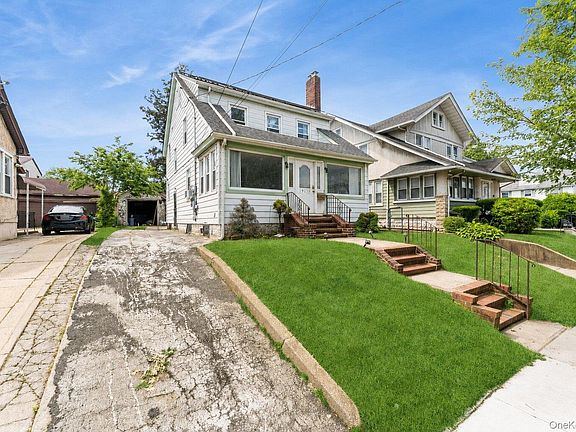 3rd image of 192-10 104th Avenue