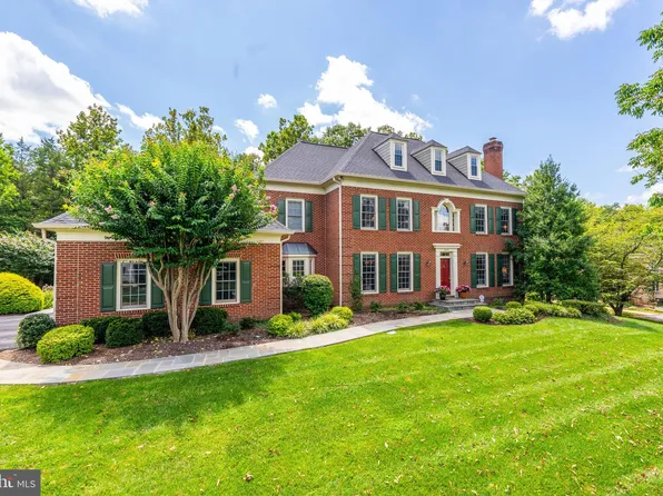 9707 Layminster Ln, Vienna, VA 22182