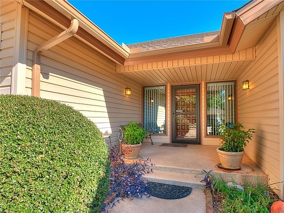 3rd image of 341 Kings Canyon Dr