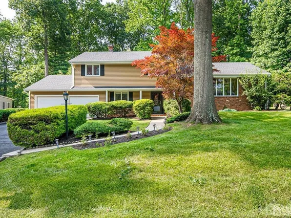 15 Huntington Rd, Edison, NJ 08820