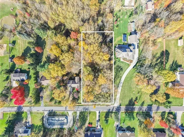 Marland Dr, Hinckley, OH 44233