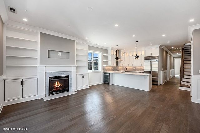 1st image of 1731 W Melrose St #3