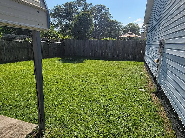 2301 W Mallory St — Photo 3