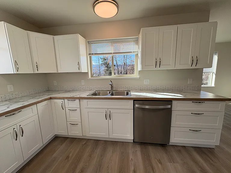 2210 N Arden Ct #B — Photo 36