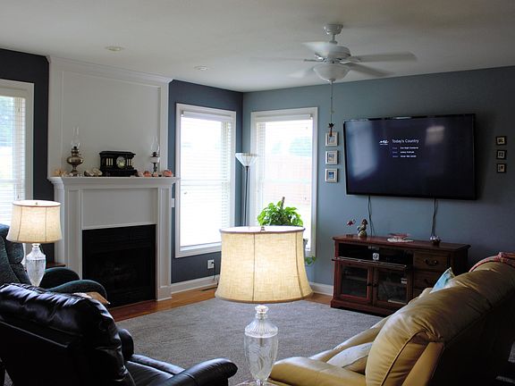 5th image of 294 E Meadow Ln