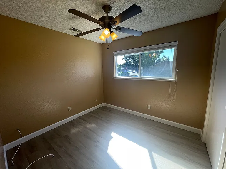 3233 Nightingale Dr — Photo 23