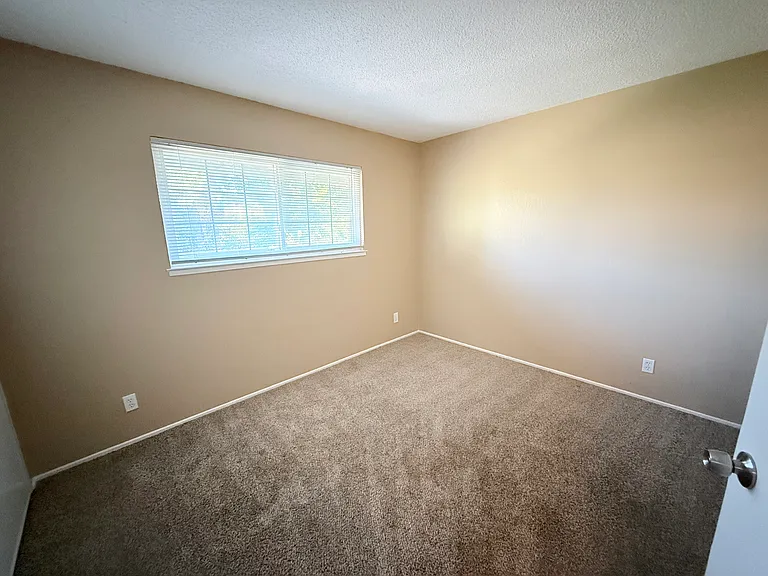 6881 Kettering Cir — Photo 31