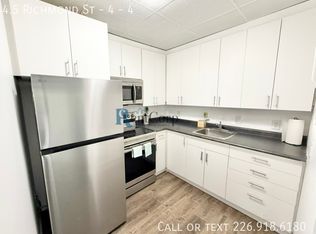 344.5 Richmond St #4, London, ON N6A 3G3