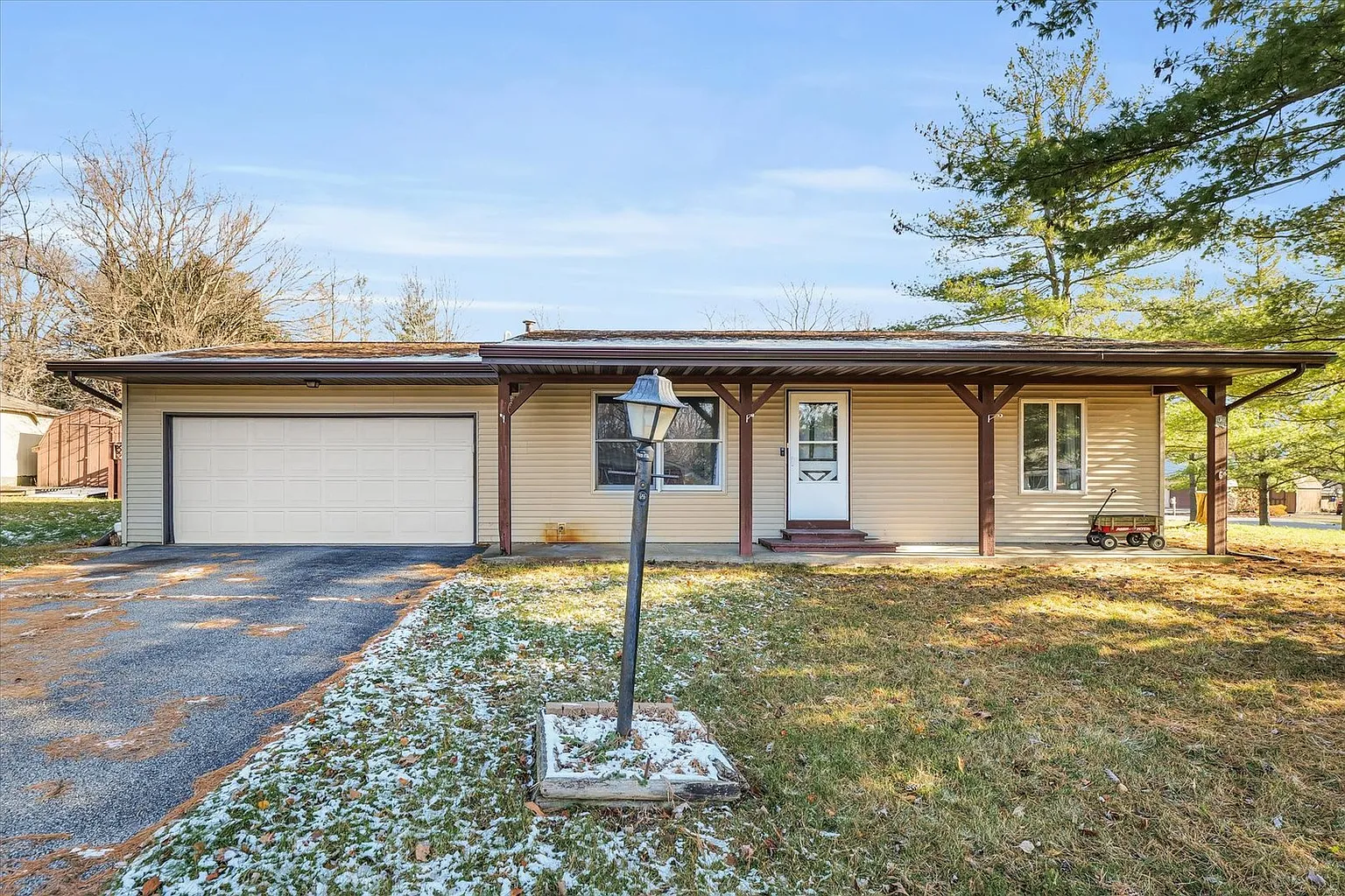 702 Timberview Dr photo 1