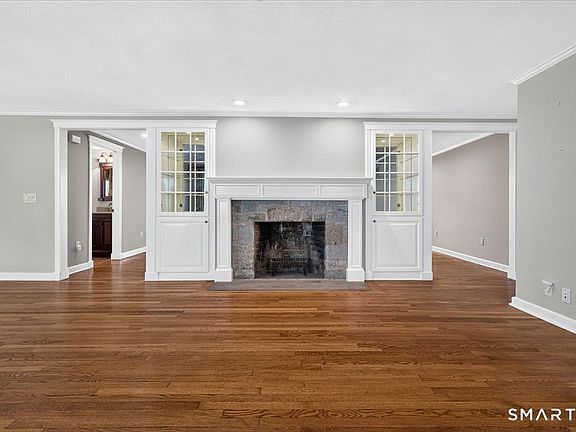 4th image of 304 Davis Street