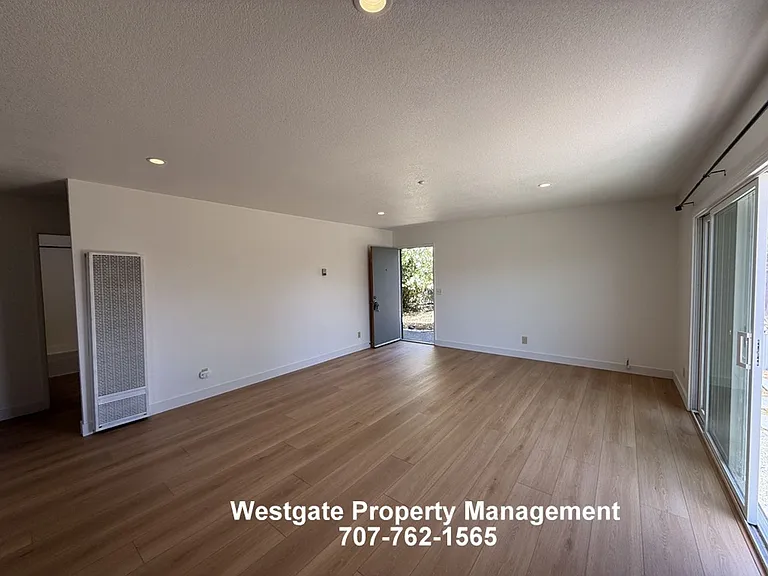 327 Bassett St #C — Photo 9