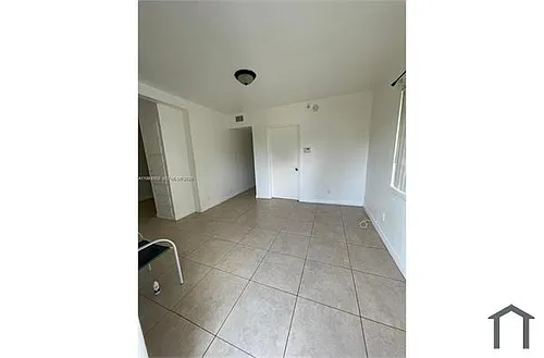 2801 Mayo St Photo 1