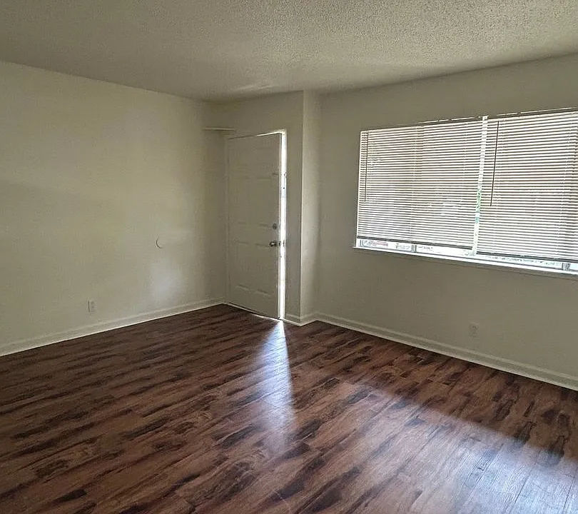 725 W 4th Ave
