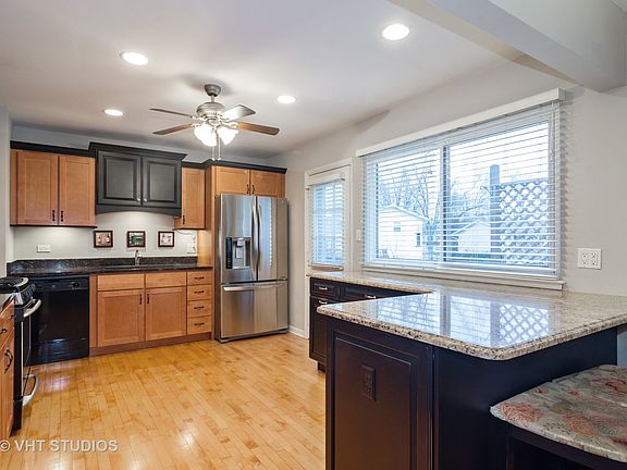 4th image of 338 N Clark Dr