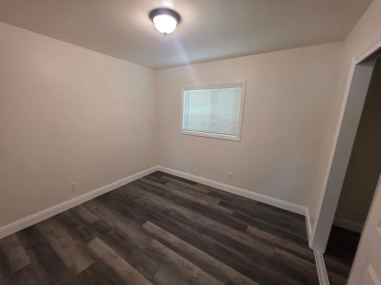 302 Maple Ave #300 — Photo 20
