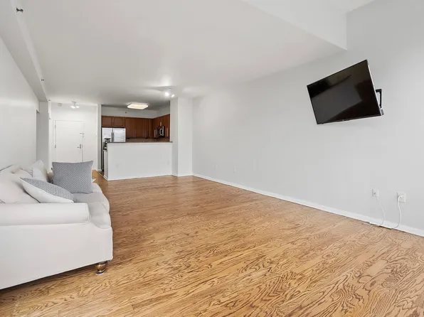 30 Freedom Way image 8 of 38