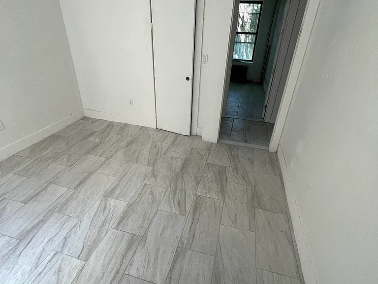340 E 51st St #1R — Photo 6
