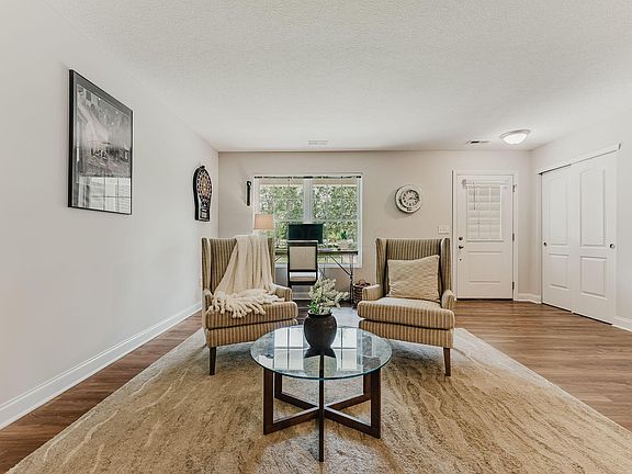 5th image of 5992 Woodshire Dr #102