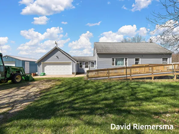 466 27th St, Allegan, MI 49010