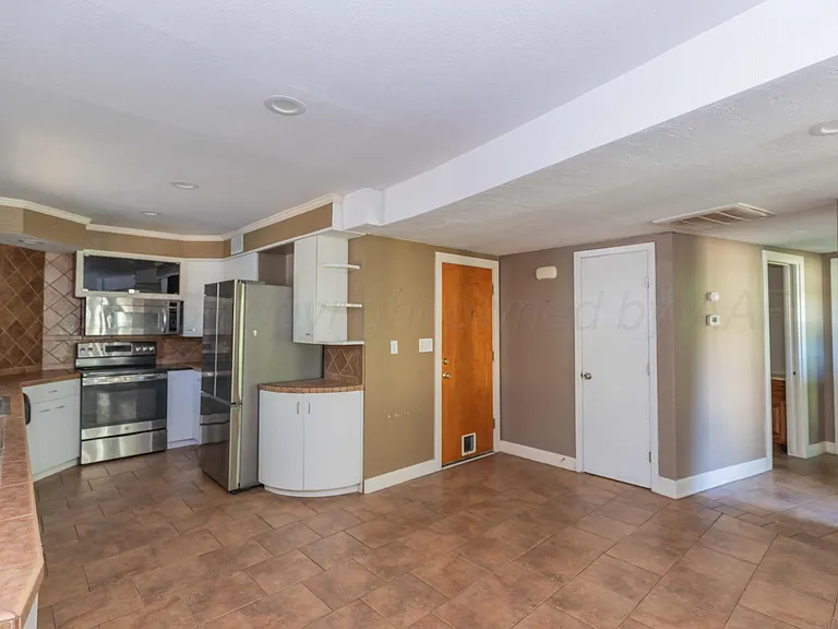 2601 S Ong St — Photo 12