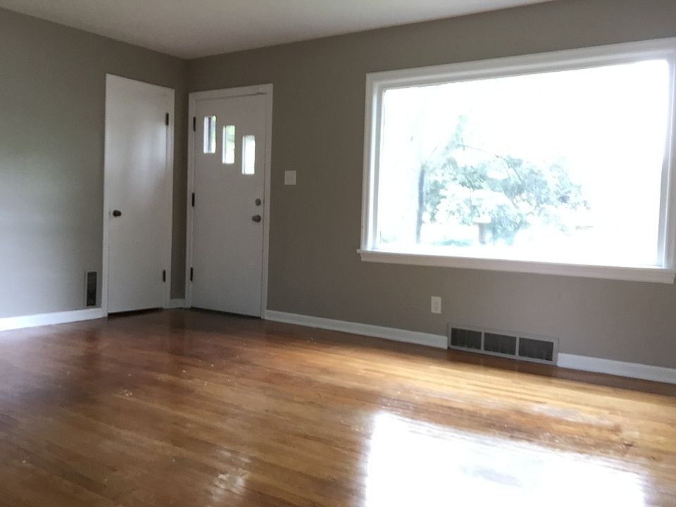 1st image of 1510 W 47th Ave