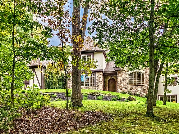 5th image of 408 Settlers Village Cir