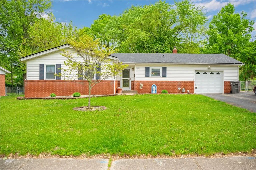 2625 Lawrence Ave photo 1