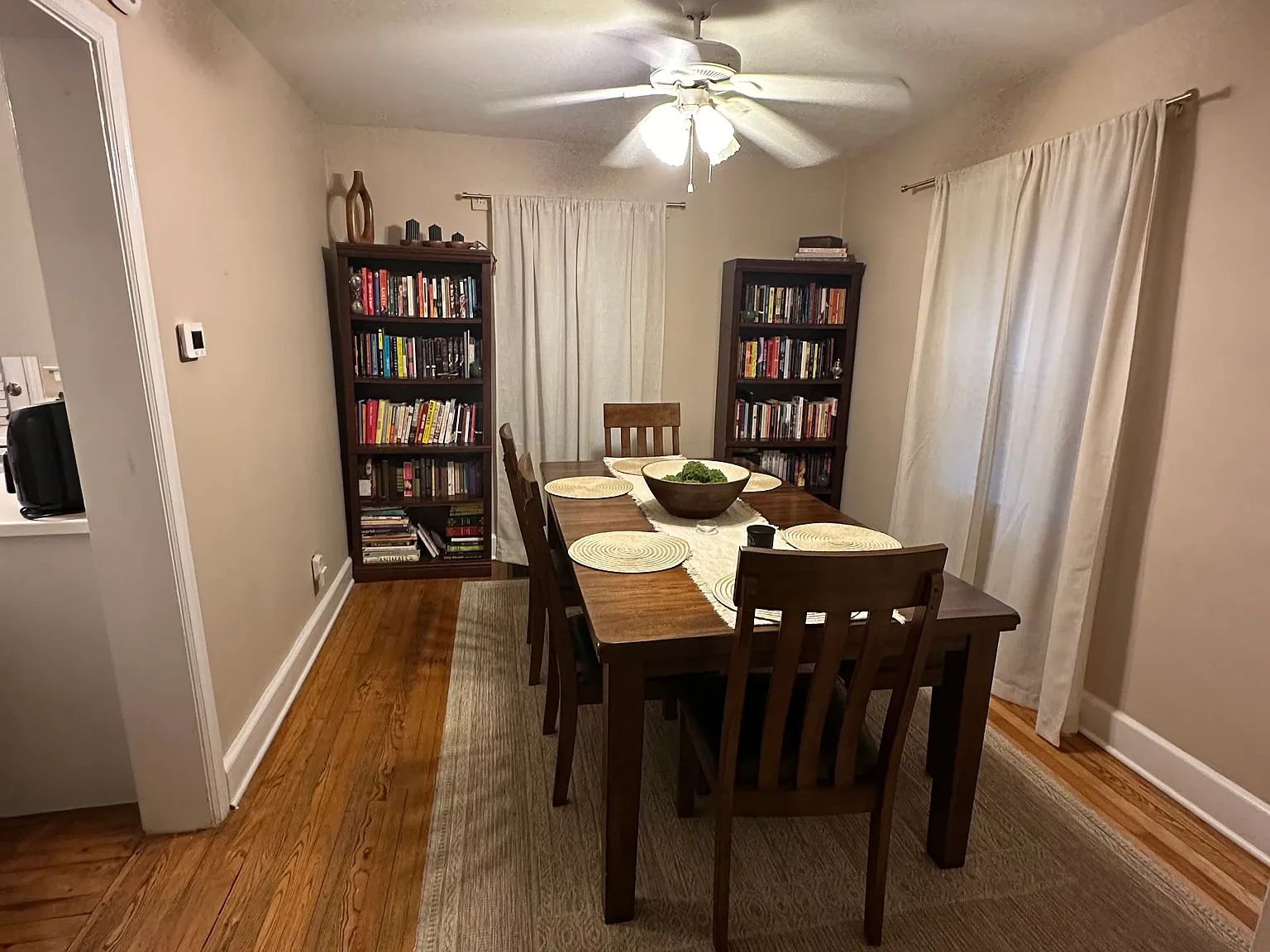 2 bed, 1002 sqft, $1,300 — Photo 2
