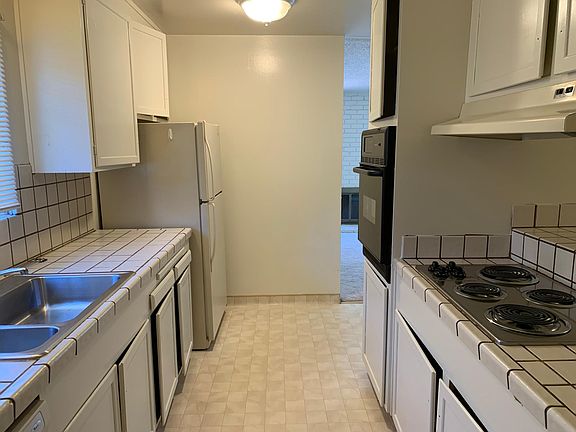 3rd image of 731 Cardigan Dr