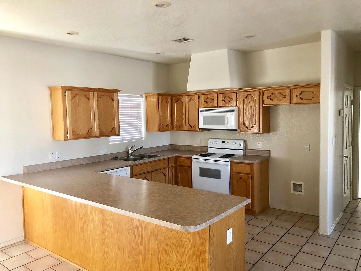 3 bed, 1431 sqft, $1,475 — Photo 3