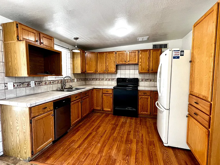 8024 E Victoria Dr — Photo 11