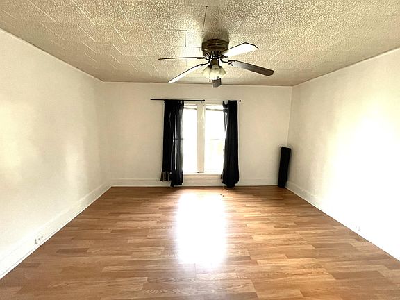 4th image of 18 Robinson St #2