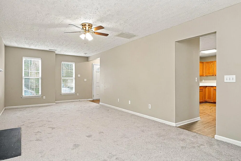 3 bed, 2.5 bath, 1632 sqft, $1,930 — Photo 4