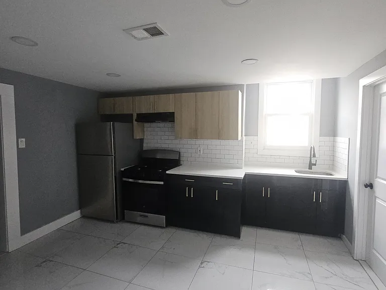 559 Grove St #2F — Photo 2