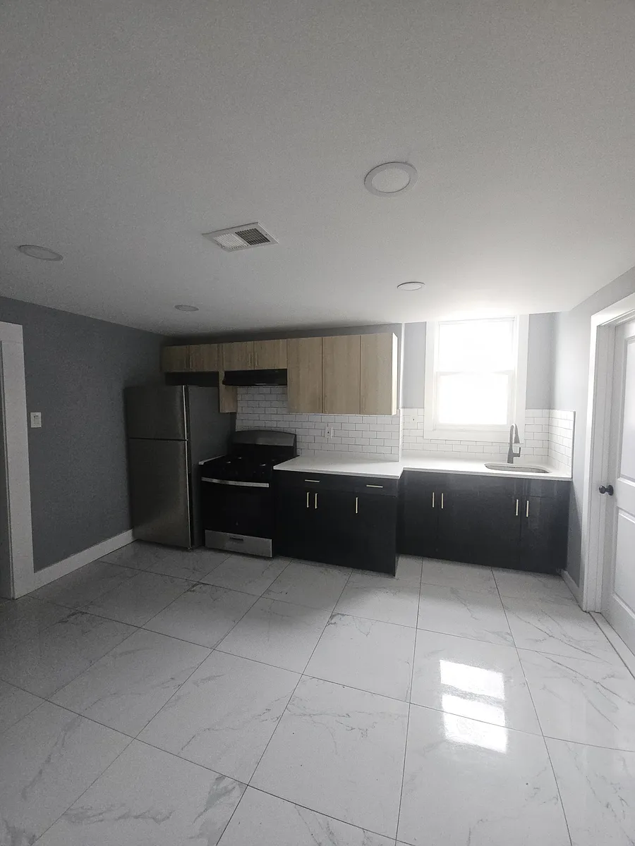 Photo 2 of 18 - 559 Grove St #2F - Irvington, NJ Building Photo - 559 Grove St #2F
