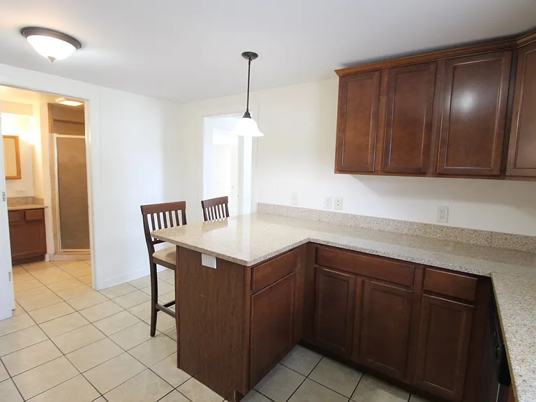 272 W Bruce St — Photo 13