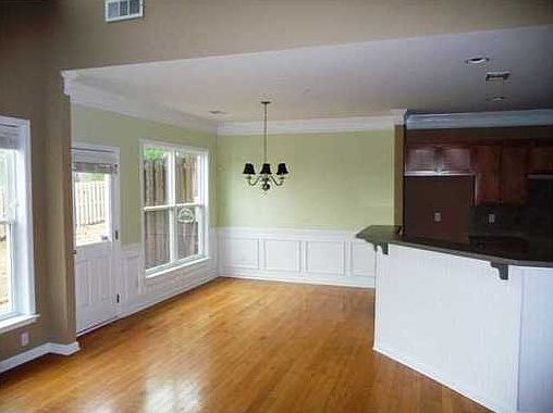 3rd image of 477 Mountain View Ln