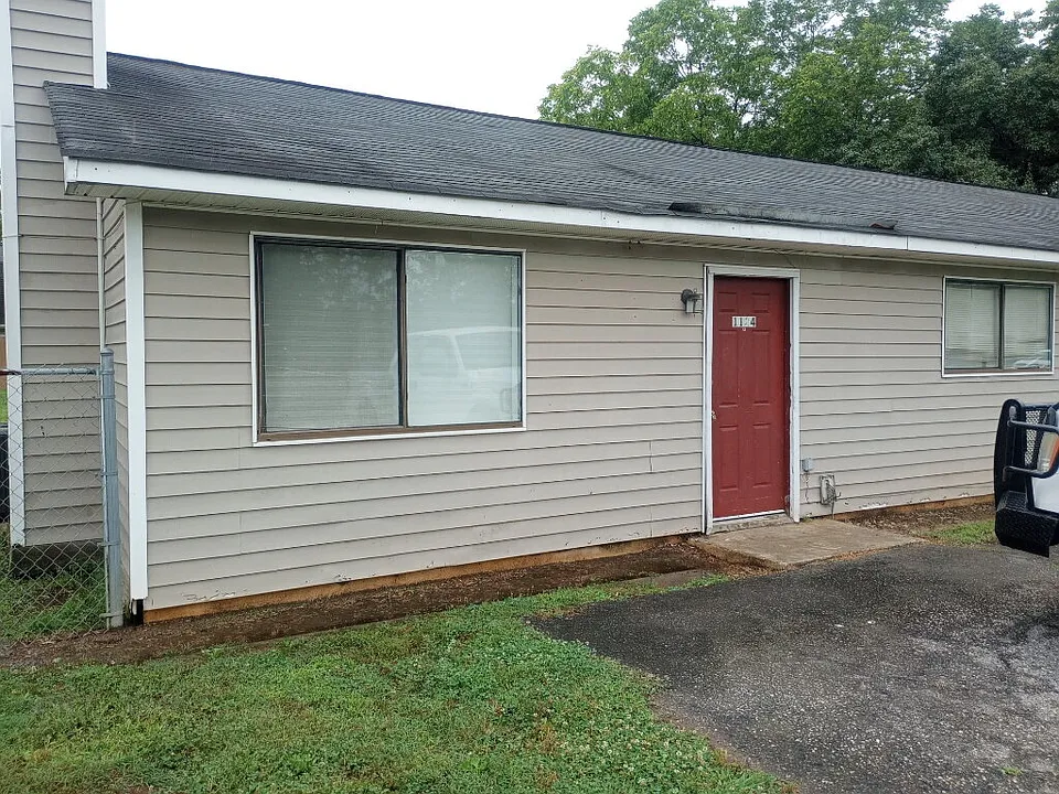 1124 E Blackstock Rd