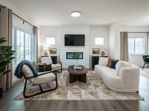 393 W Belmont Park SW, Calgary, AB T4C 2M3