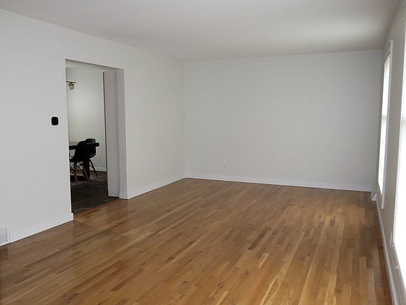 Spacious living room