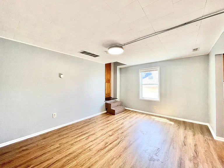 828 W 34th St — Photo 4