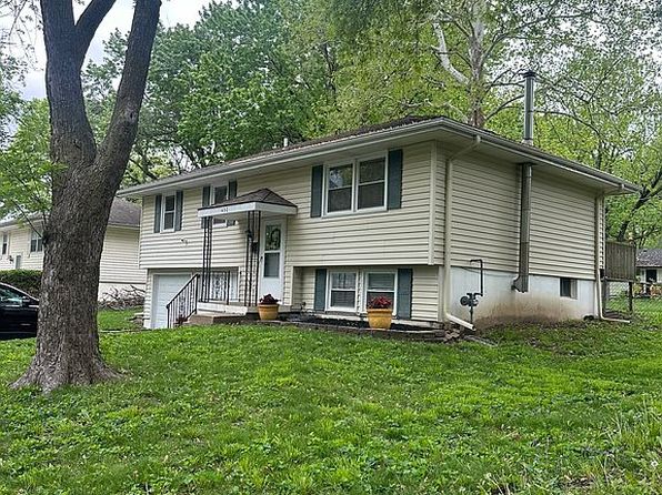 402 SE Sharon Dr