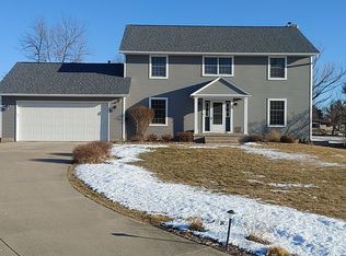 5778 Sanden Rd NE, Cedar Rapids, IA 52411