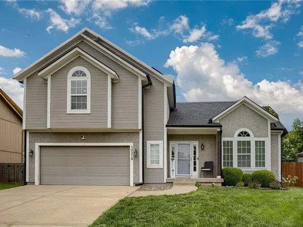 12210 Pine Valley Dr, Kansas City, KS 66109