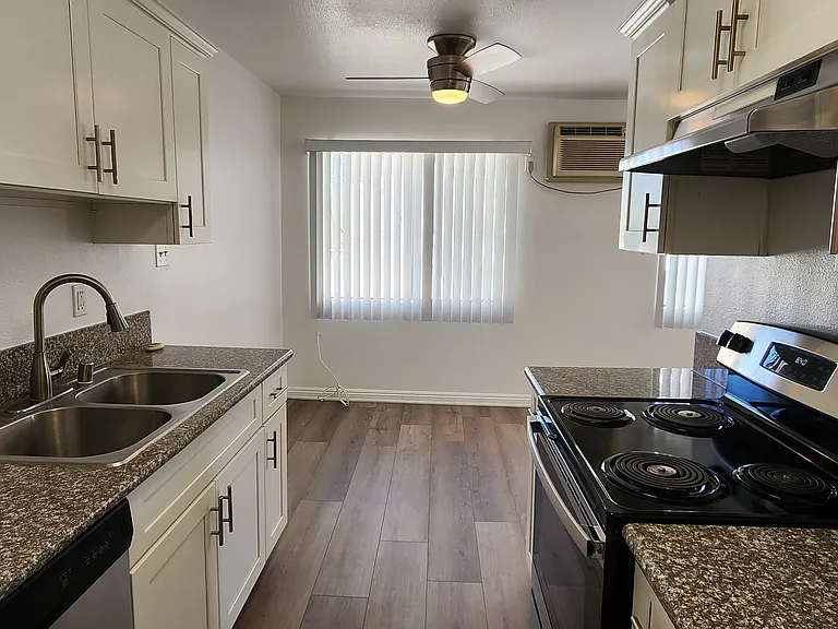 Hunt Pk Apartments — Photo 22