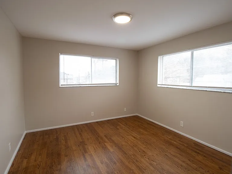 1718 E Broadway — Photo 7