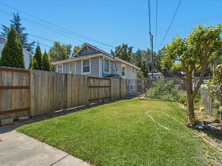 414 S St — Photo 18